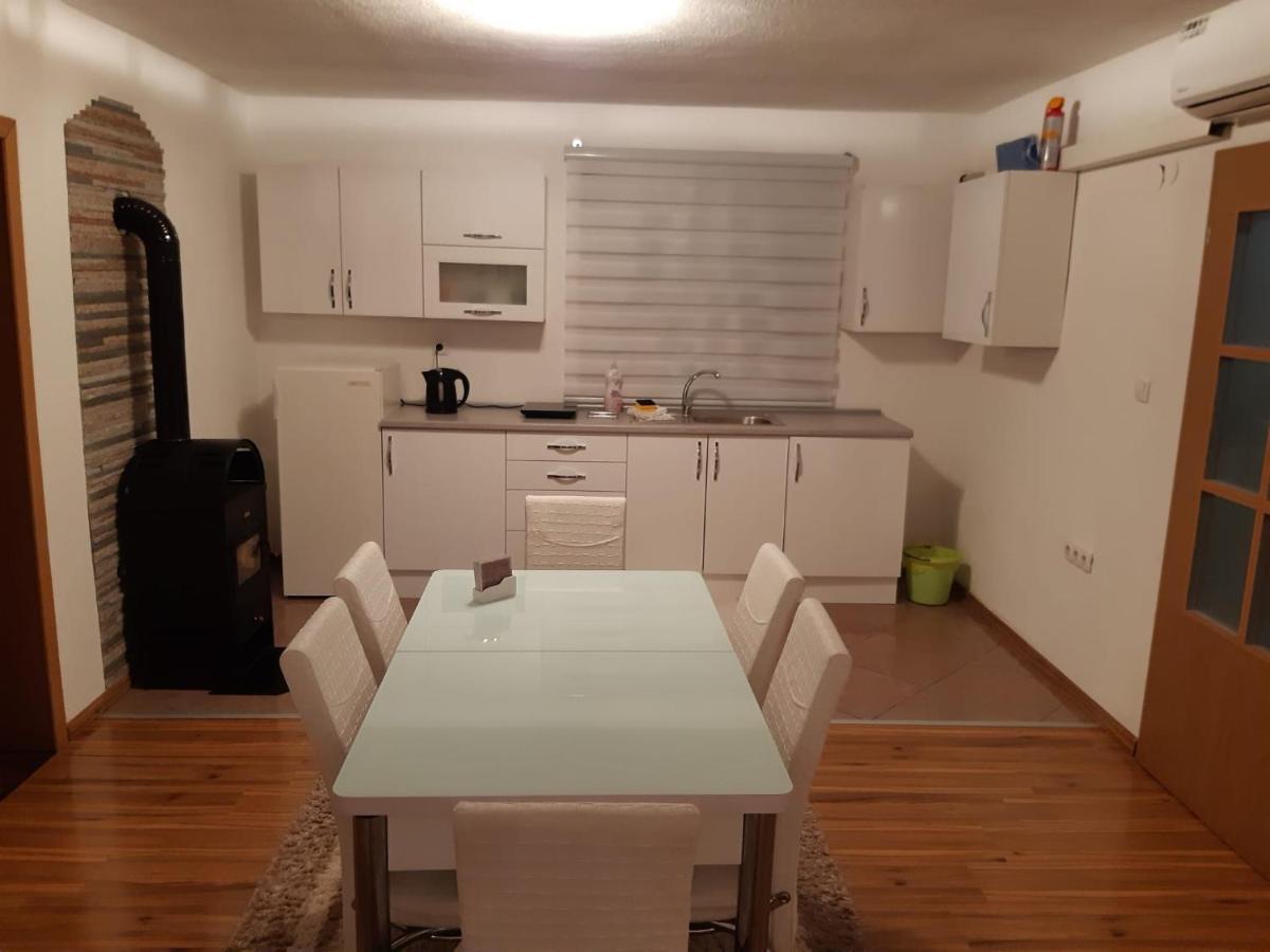 דירות יאיצי Apartman Volijak מראה חיצוני תמונה